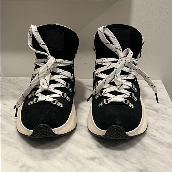 Sorel Black and White Winter Boots - Picture 4 of 6